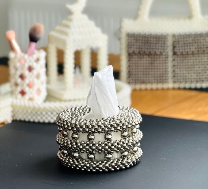 دستمال کاغذی مرواریدی مدرن مدل توپی (سیلور/منجوق‌دوزی)